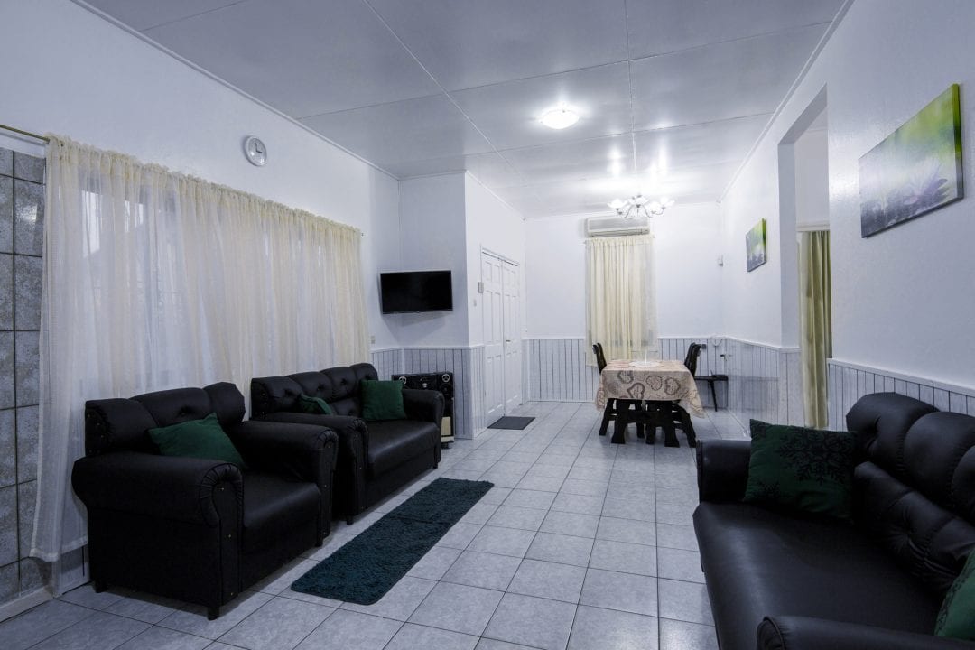 Vakantiehuis Suriname Woonkamer 2