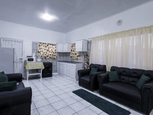 Vakantiehuis Suriname Woonkamer – Keuken